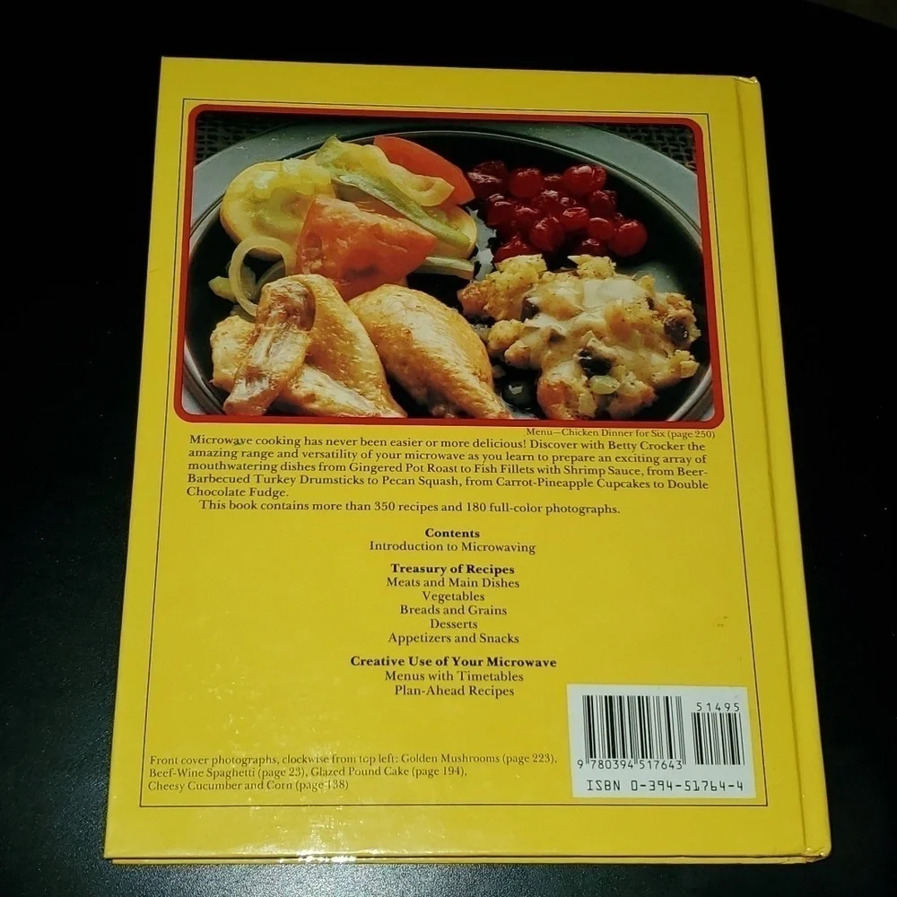 Vintage‎ Betty Crocker's microwave cookbook circa 1981 Hardcover about 280 pages